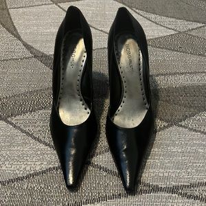 BCBGirls women’s black pointed toe pump